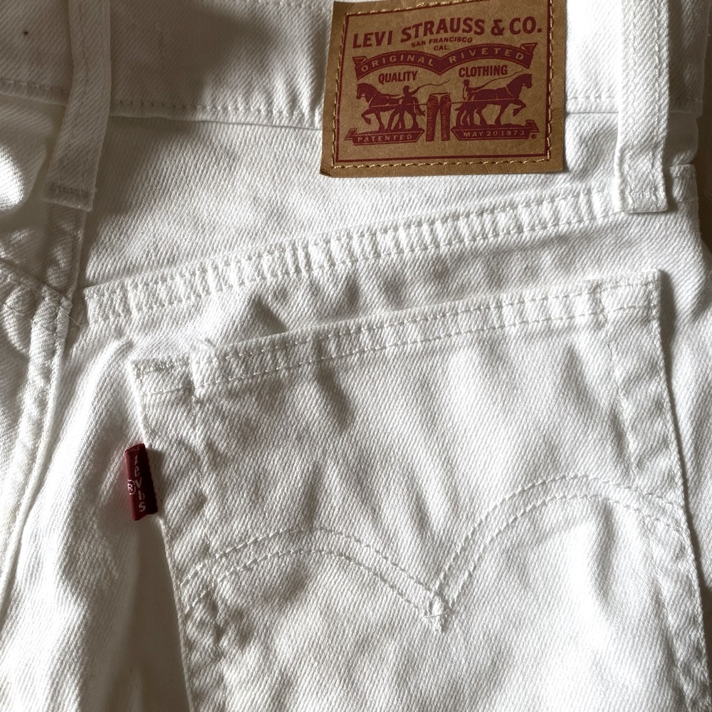 Levi’s White Jean Shorts - Picture 6 of 7